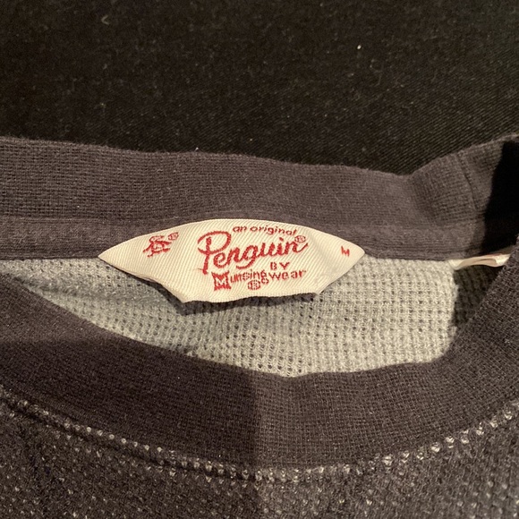 Mens crewneck by Penguin in medium. - Picture 2 of 4
